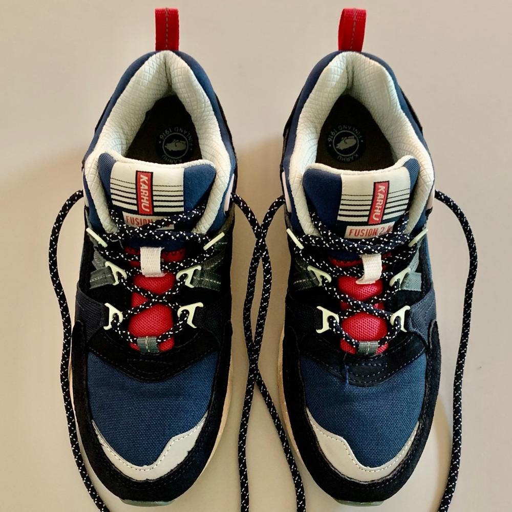 KARHU- Fusion 2.0 Unisex (size 6 women’s)Sneakers- Navy/red-Finland 1916 -EUC